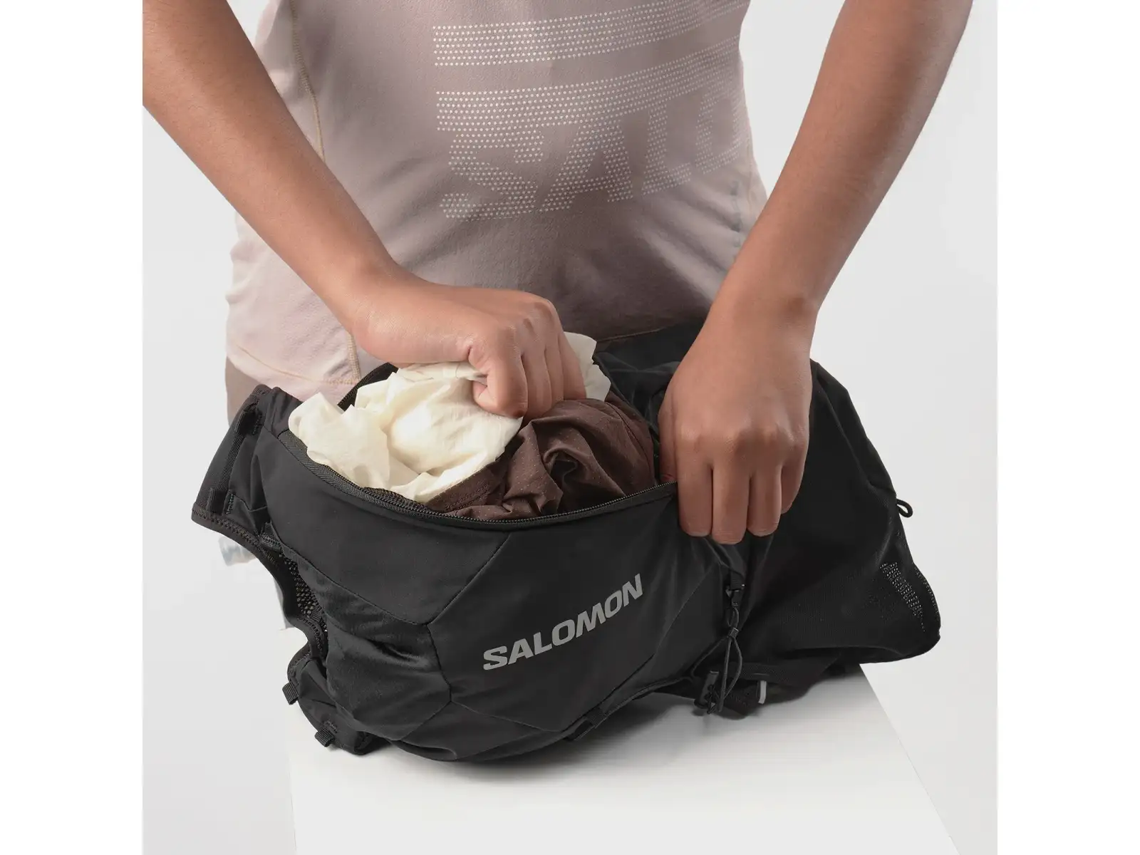 Salomon ADV Skin 12 Set dámska bežecká vesta Black/Asphalt