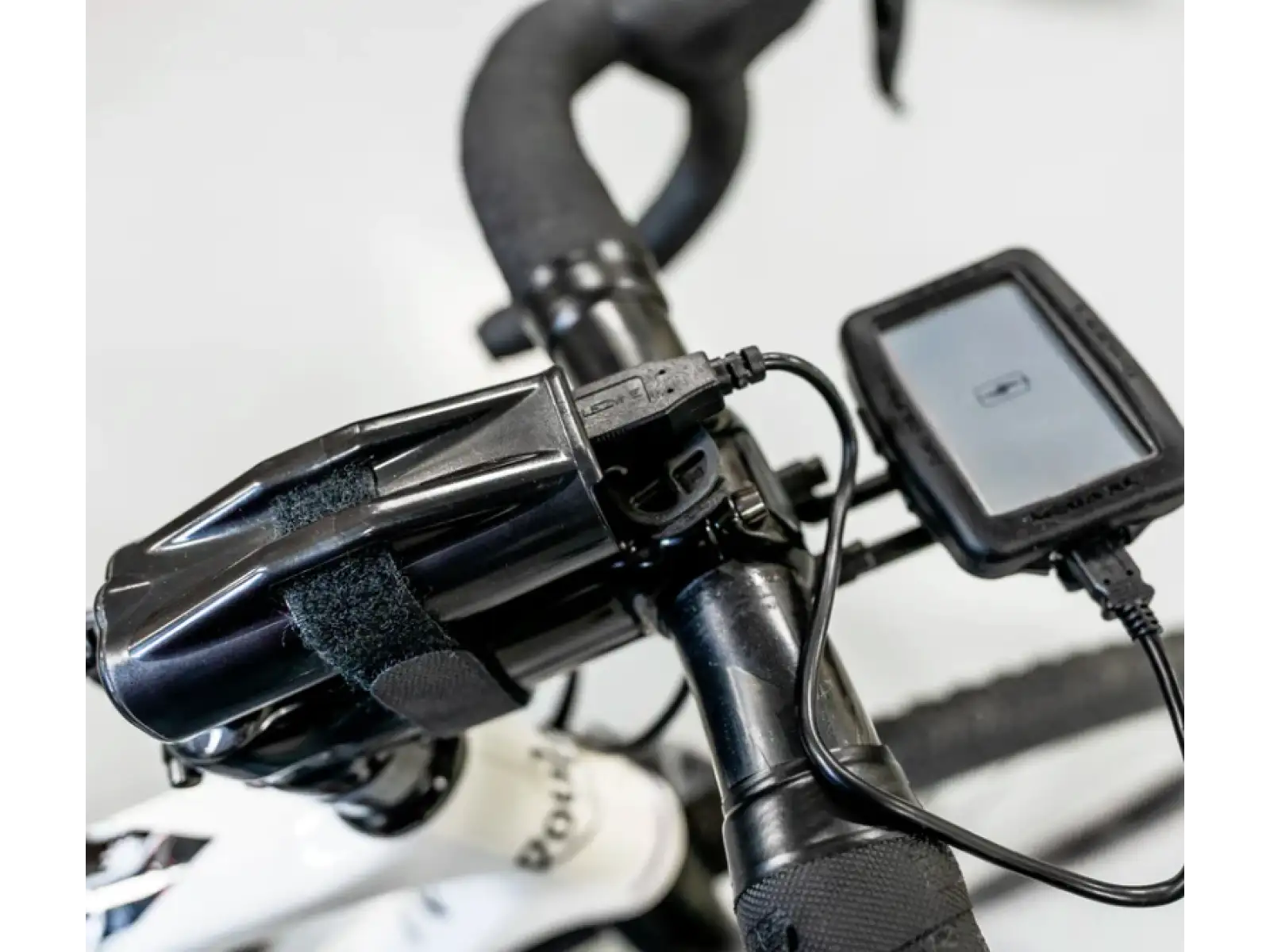 Lezyne Mega Drive 2400+ Loaded kit svetelná súprava