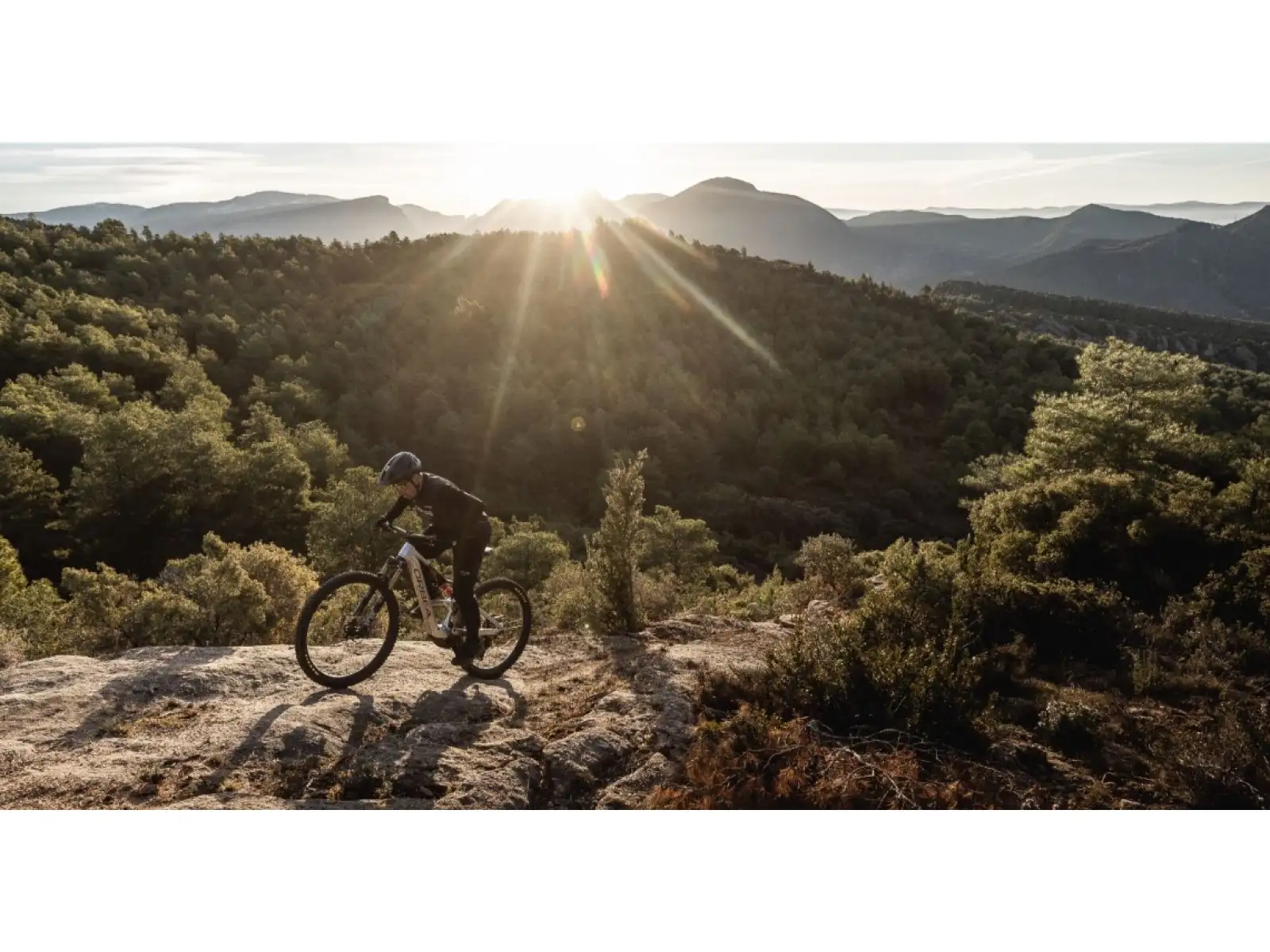 Orbea RISE SL M10 celoodpružené ľahké elektrobicykel čierna-ružová