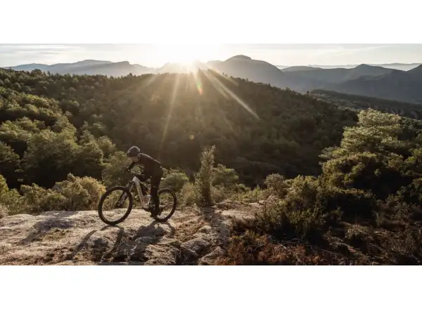 Orbea RISE SL M10 celoodpružené ľahké elektrobicykel čierna-ružová