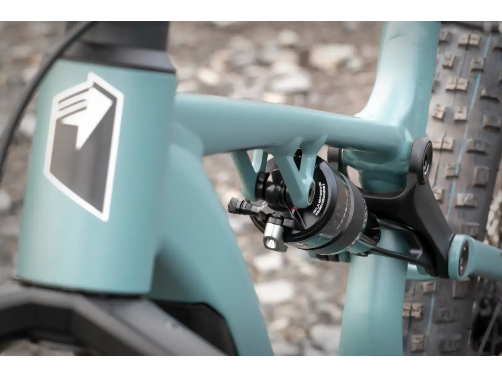 Superior eXF 9049 R horský elektrobicykel matte trooper green/chrome silver