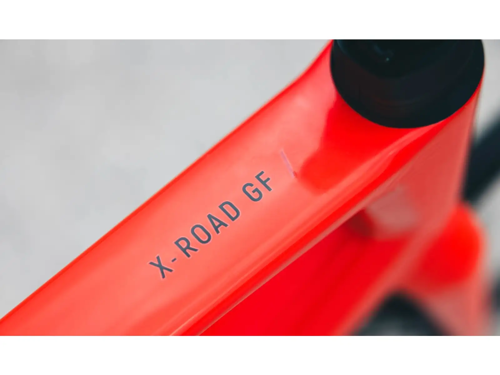 Superior X-Road 9.5 GF lesklá šedá / oranžová červená