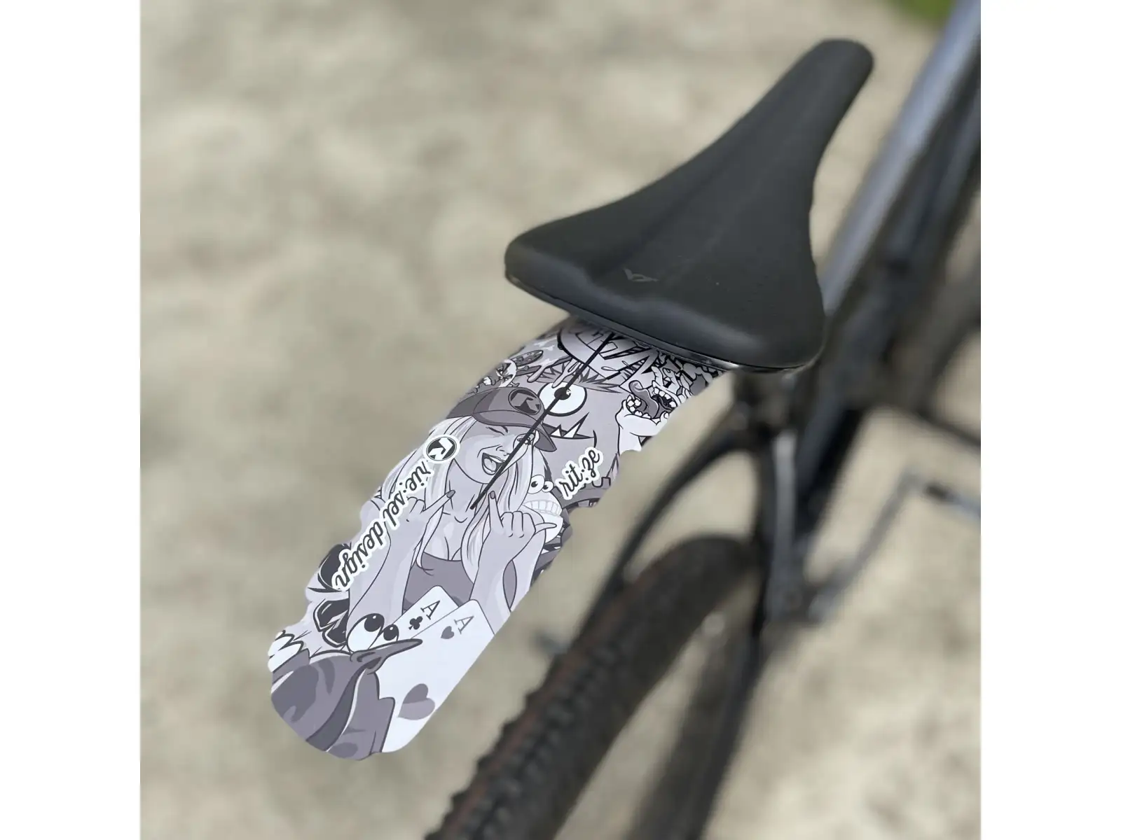 Rie:sel Design Rit:ze Fender Stickerbomb Eyecatcher Ultra Black