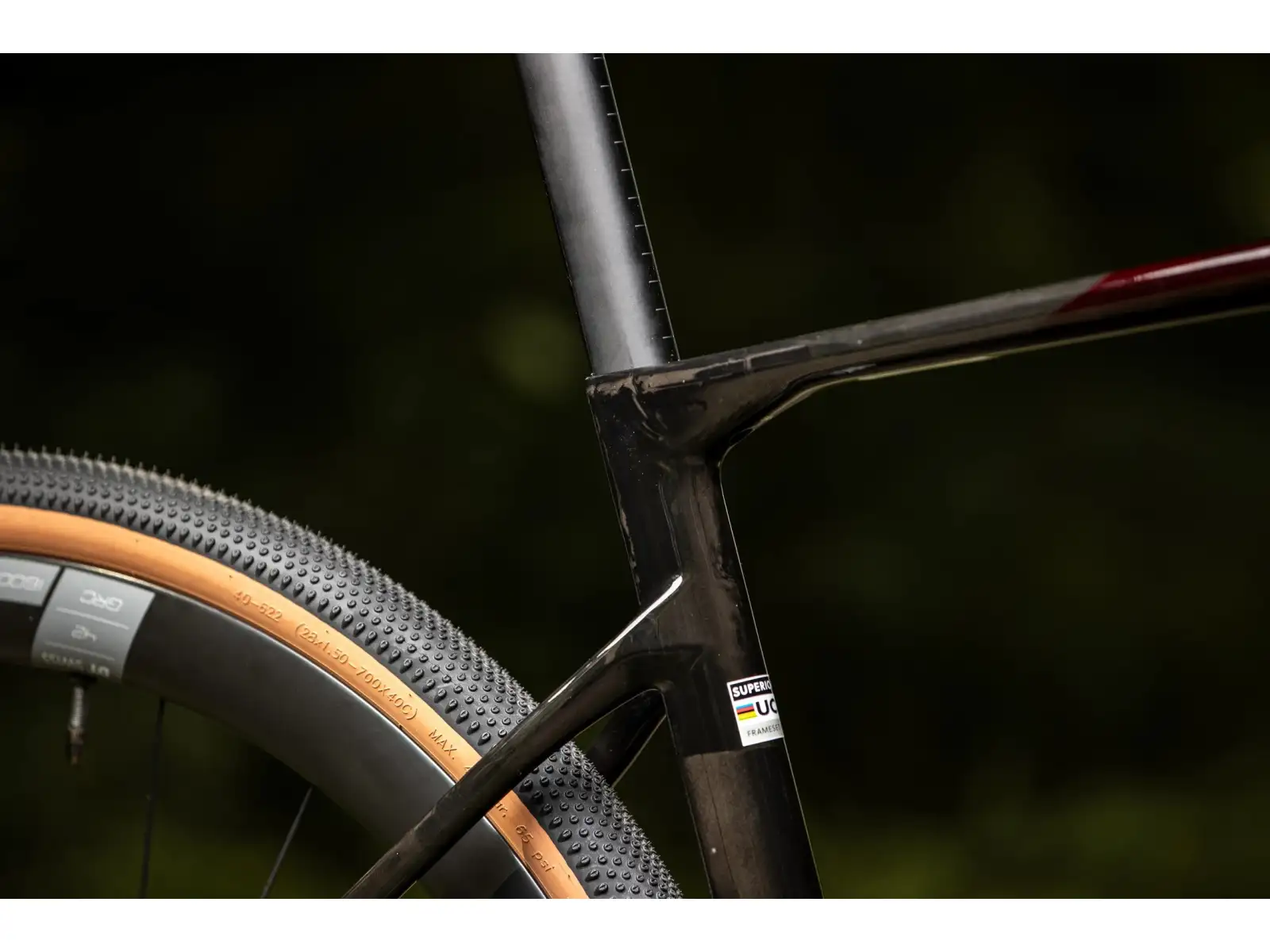 Superior XR 9.9 GR gravel bicykel Matte Carbon/Gloss Red
