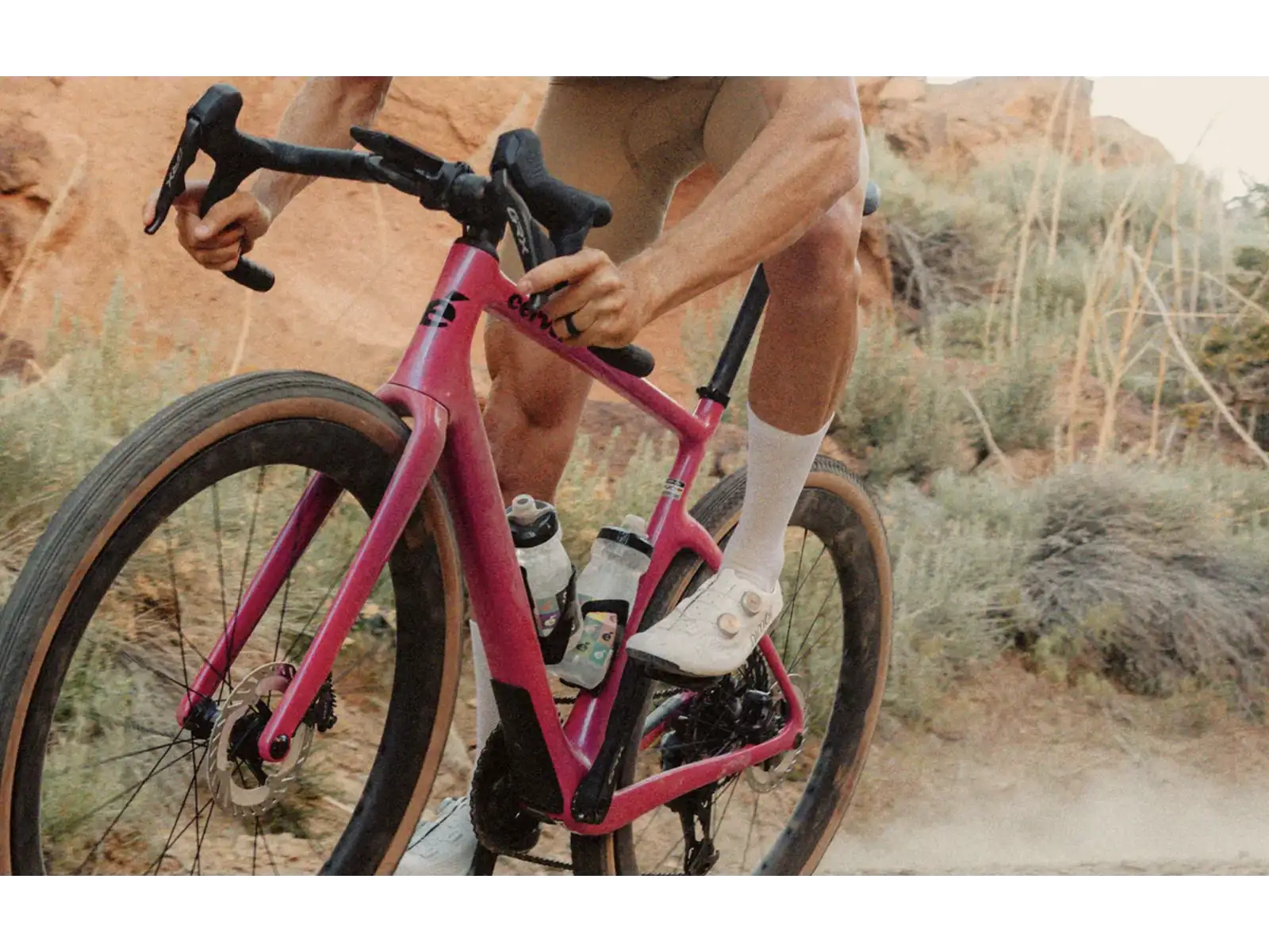 Cervélo Aspero SRAM Rival AXS 1 gravel bicykel Dusty Unicorn