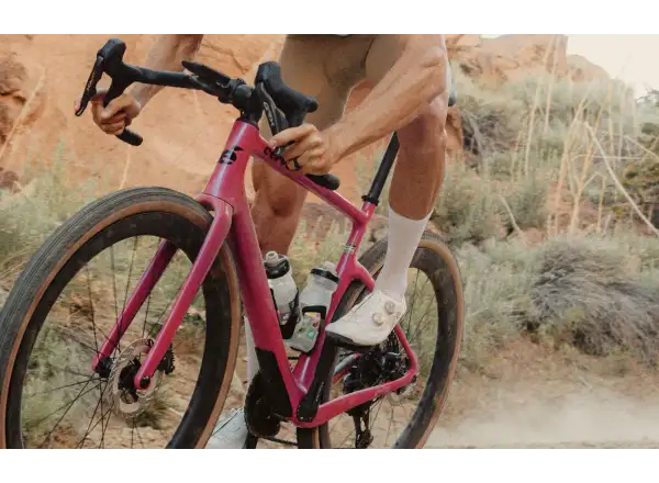 Cervélo Aspero SRAM Rival AXS 1 gravel bicykel Dusty Unicorn