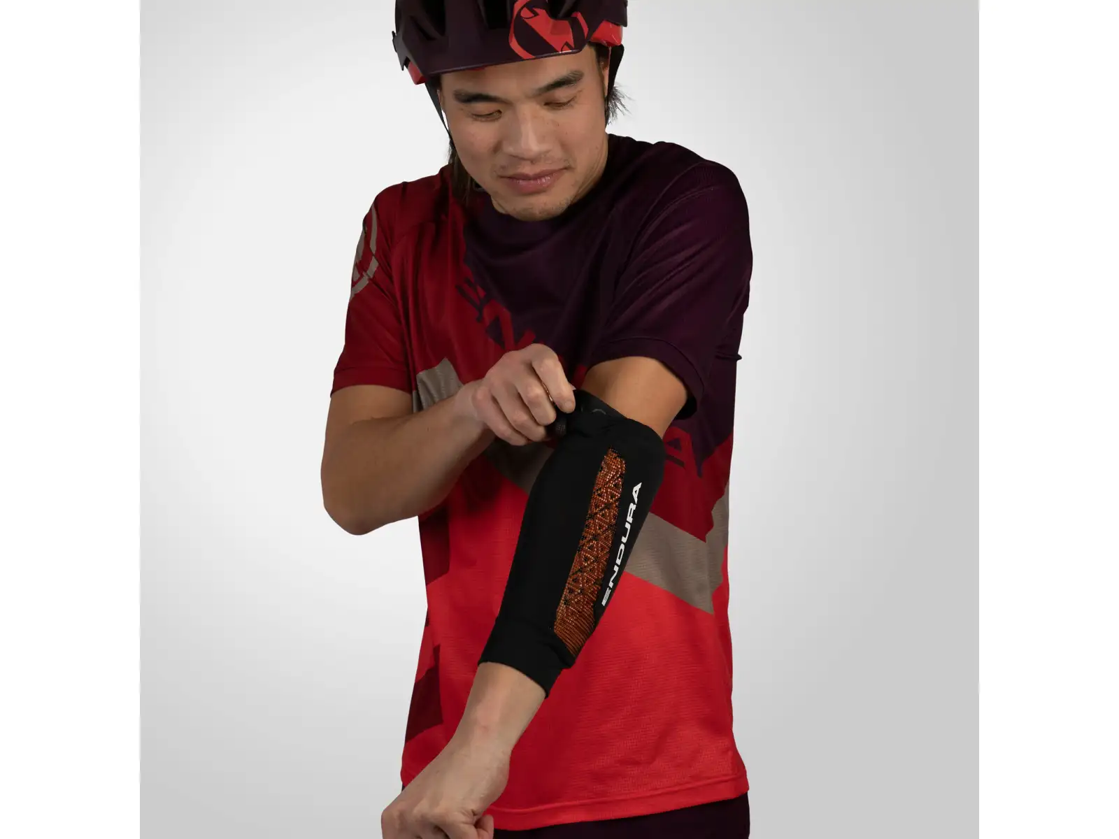 Endura MT500 D30 chrániče lakťov čierna