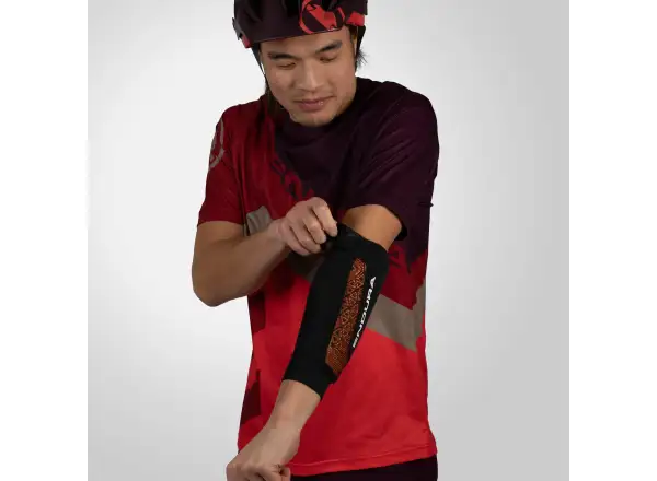 Endura MT500 D30 chrániče lakťov čierna