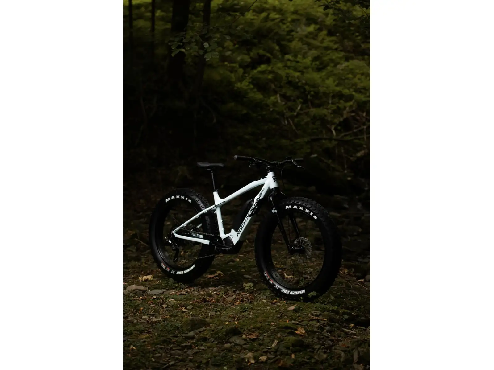 Rock Machine VYÖRY e50 S fatbike elektrobicykel Gloss White/Black VZORKA