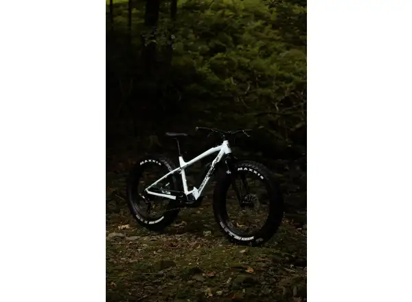 Rock Machine VYÖRY e50 S fatbike elektrobicykel Gloss White/Black VZORKA