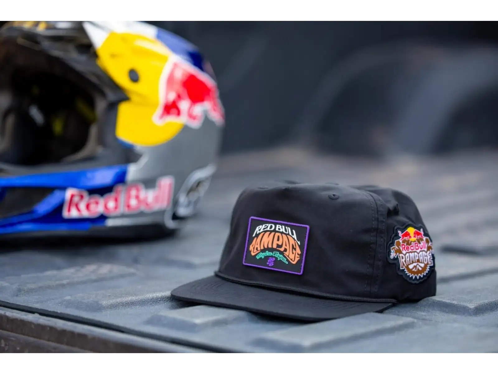 Troy Lee Designs x Red Bull Rampage Intergalactic šiltovka Coal
