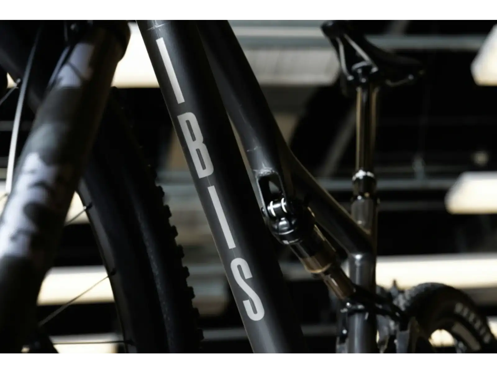 Ibis Exie US GX AXS T-Type horský celoodpružený bicykel Clear Charcoal