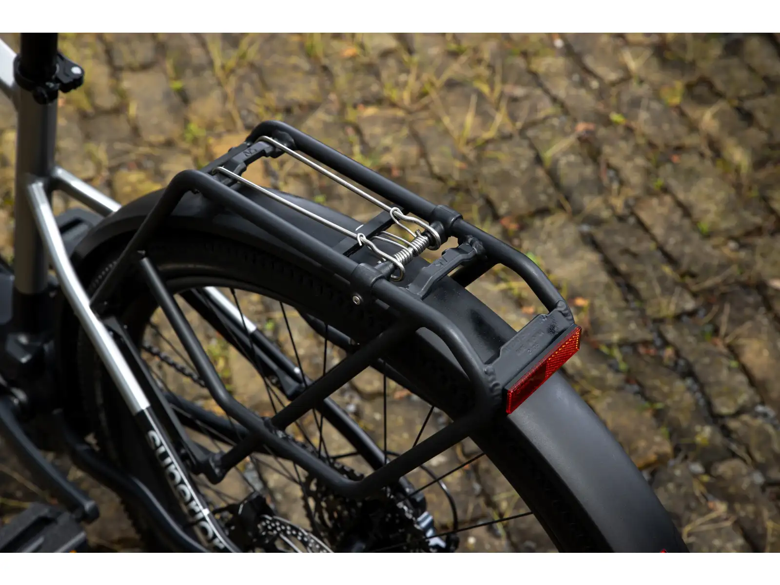 Superior eBLOX 6.5 mestský elektrobicykel Matte Dark Chrome/Black
