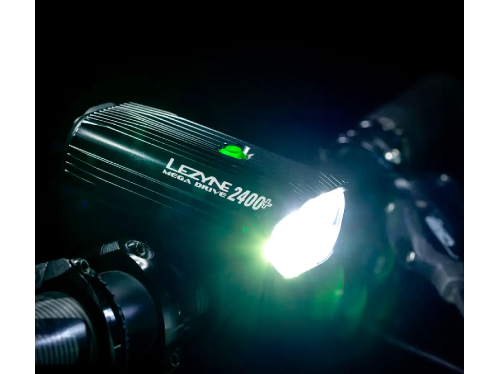 Lezyne Mega Drive 2400+ Loaded kit svetelná súprava