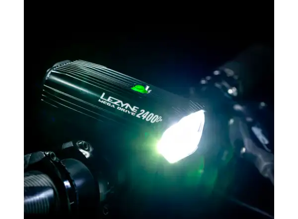 Lezyne Mega Drive 2400+ Loaded kit svetelná súprava