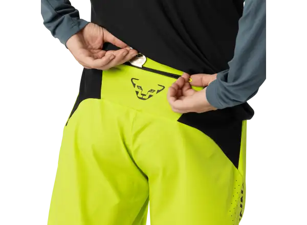 Dynafit Alpine Pro 2v1 pánske bežecké kraťasy Ultra Yellow