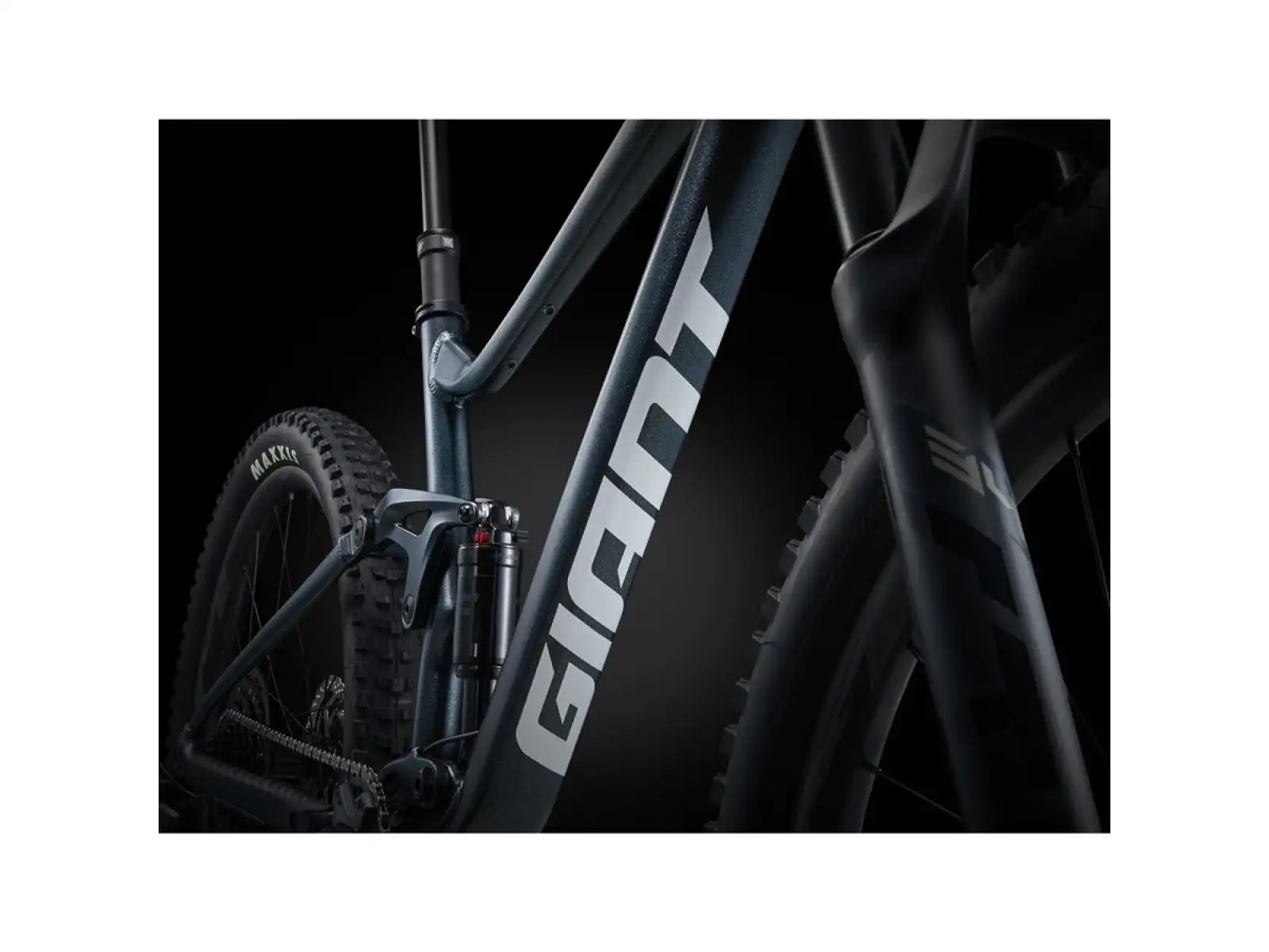 Giant Stance 29 2 celoodpružený horský bicykel Black Diamond