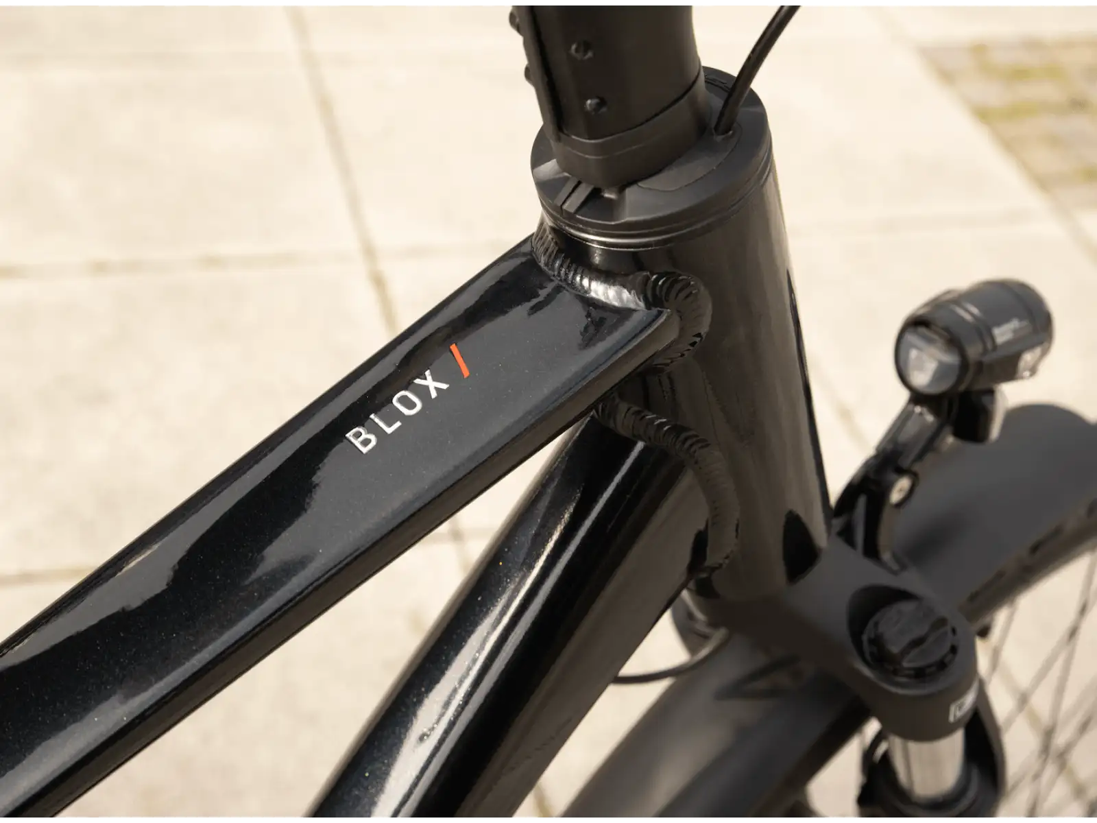 Superior Blox 6.7 T mestský bicykel Gloss Metallic Black