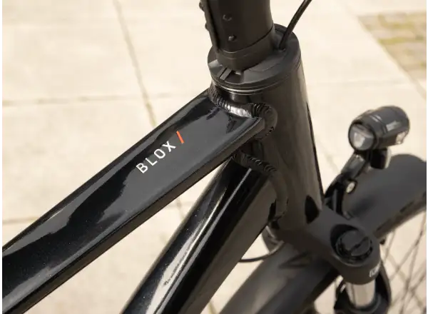 Superior Blox 6.7 T mestský bicykel Gloss Metallic Black