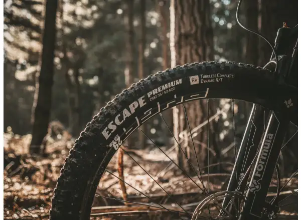 Goodyear Escape Ultimate Tubeless Complete 27,5x2,60" MTB plášť Kevlar Tan