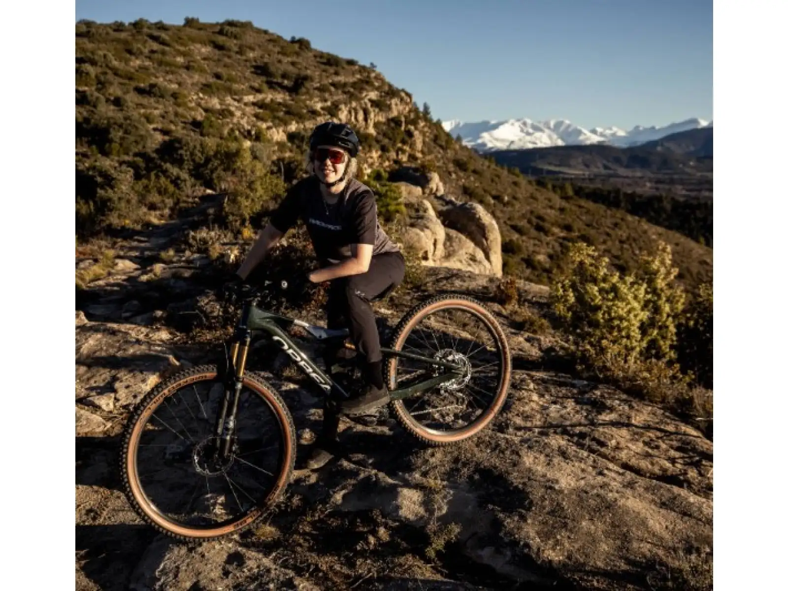 Orbea RISE SL M10 celoodpružené ľahké elektrobicykel čierna-ružová