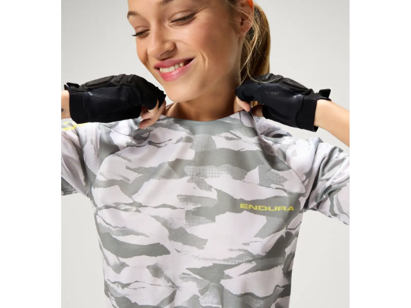 Endura LTD Mountain Camo dámsky dres krátky rukáv Haar Grey