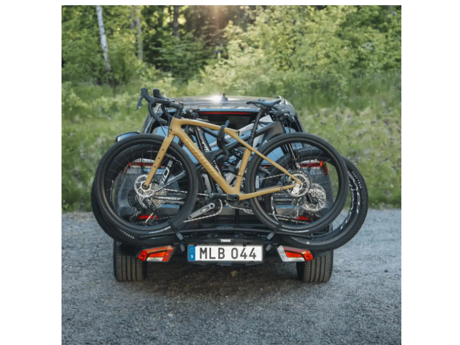 Thule EasyFold XT Black/Silver nosič 2-3 bicyklov na ťažné zariadenie