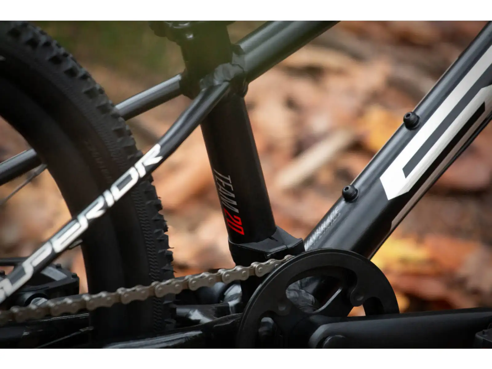 Superior Team 20 Matte Black/Hologram Chrome/Team Red detský bicykel