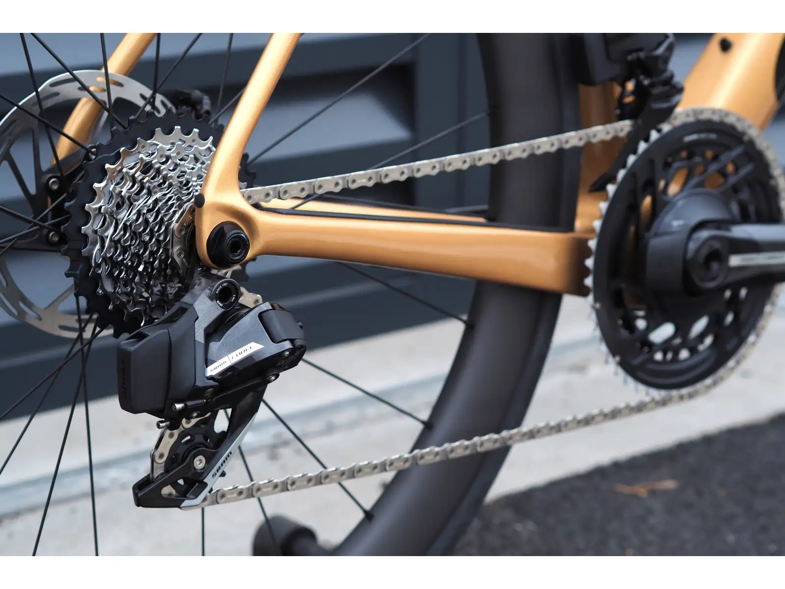 Cervélo Soloist Force eTap AXS cestný bicykel gold dust