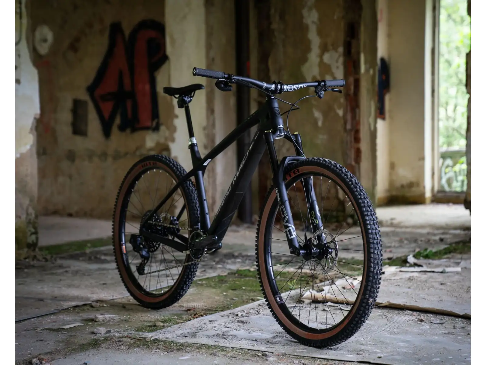 Rock Machine Blizz CRB 90-29 AXS horský bicykel Stealth Black