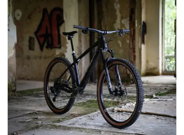 Rock Machine Blizz CRB 90-29 AXS horský bicykel Stealth Black