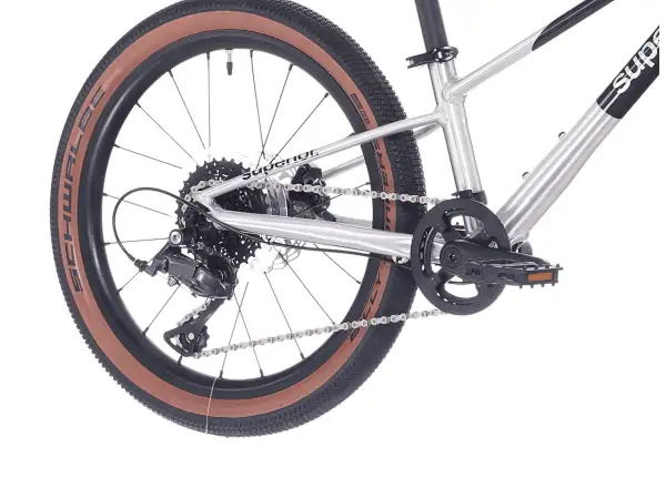 Superior TEAM 20 bicykel Gloss Brushed Alu / Rainbow Black 9.0"