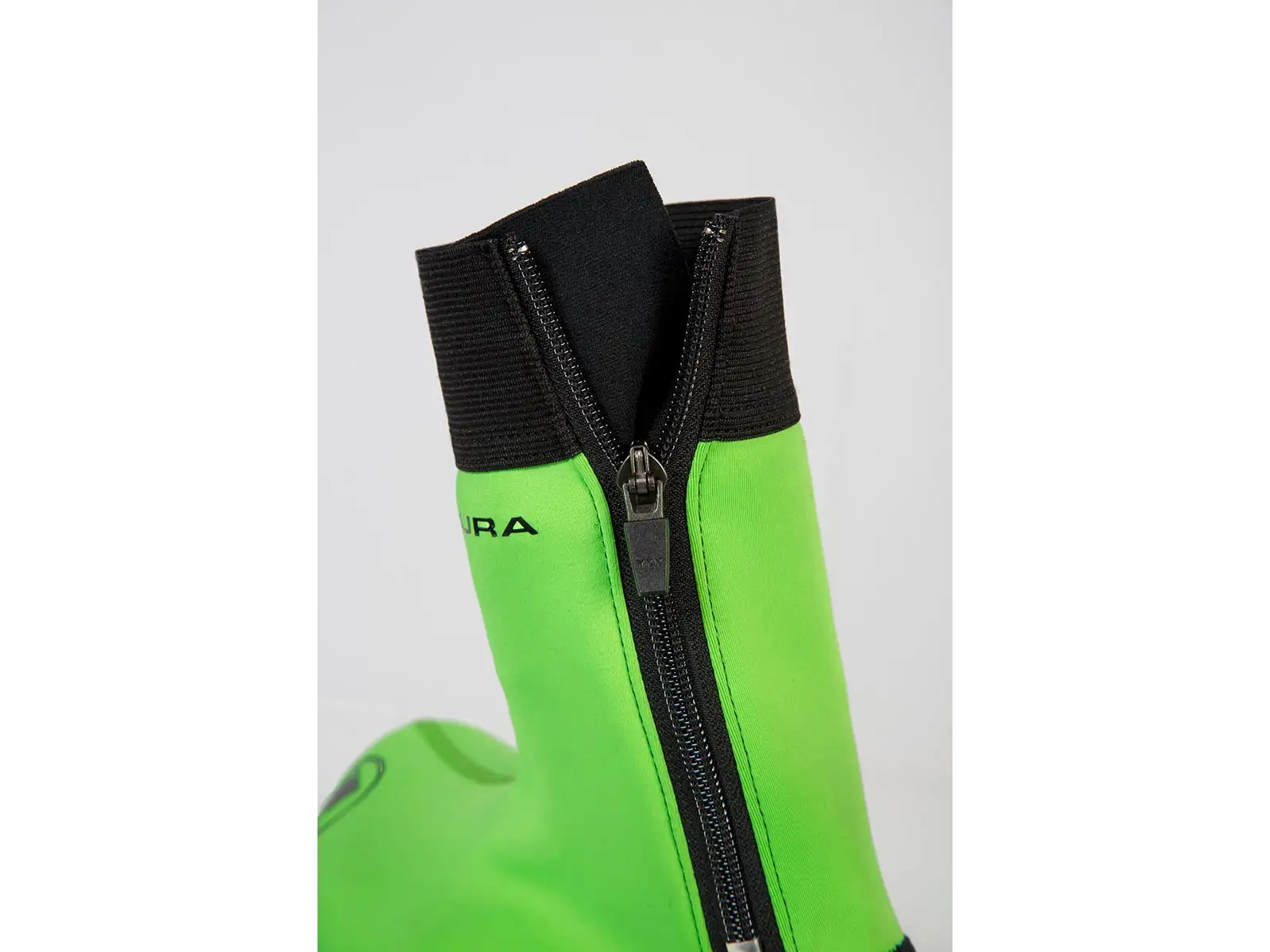 Endura Windchill návleky na tretry čierna