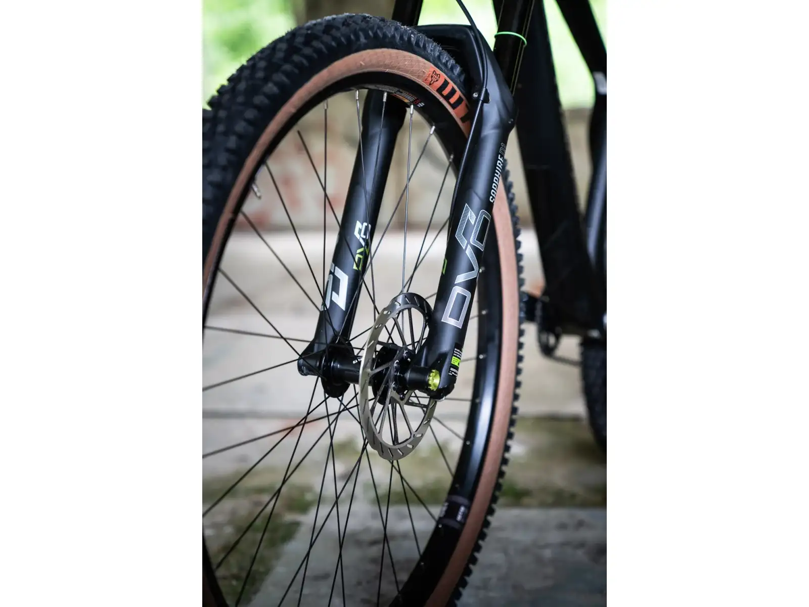 Rock Machine Blizz CRB 90-29 AXS horský bicykel Stealth Black