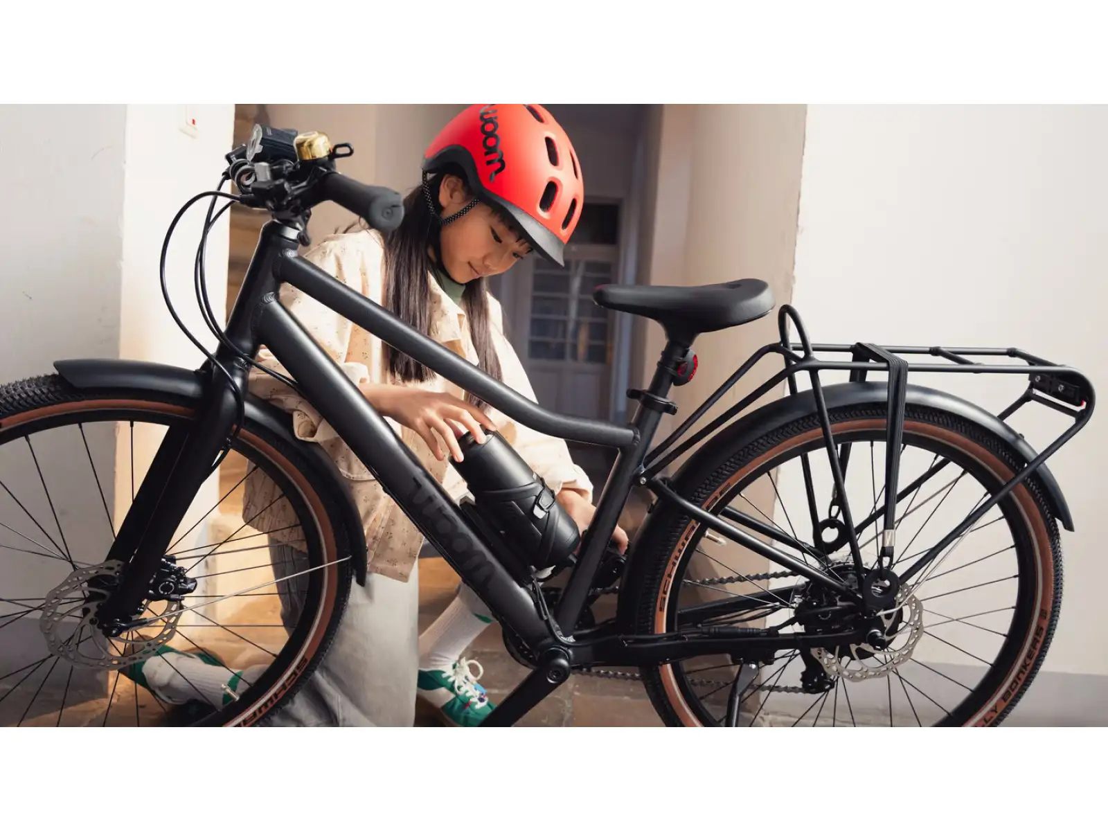 Woom Explore e 5 detský elektrobicykel Graphite Grey