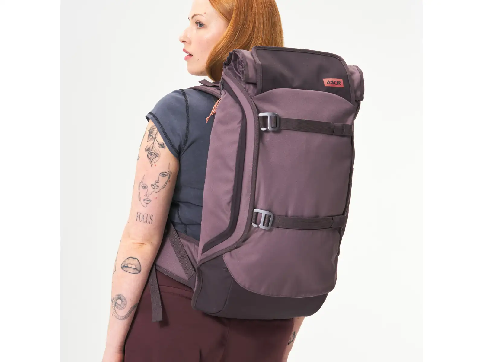 Aevor Travel Pack Proof cestovný batoh 45 l Oxy Purple