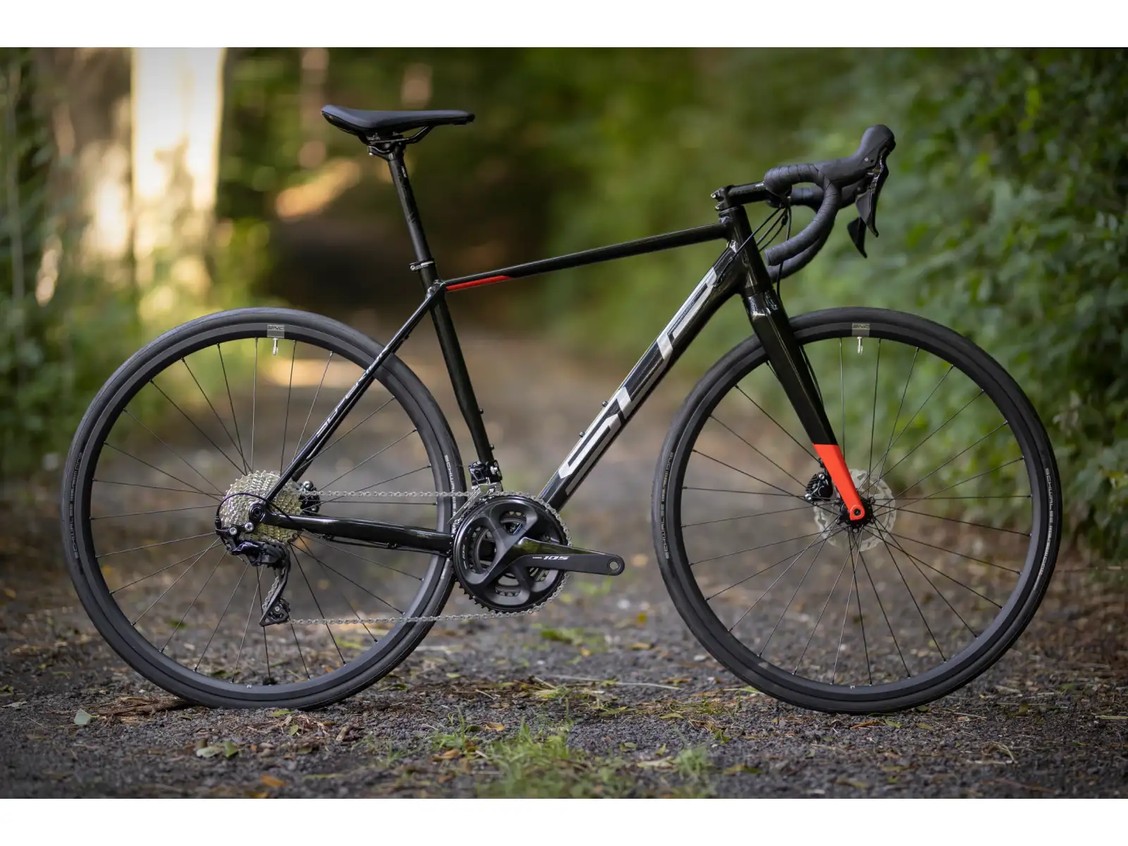 Superior X-Road Issue Gloss Black Metallic/Chrome Silver/Team Red cestný bicykel