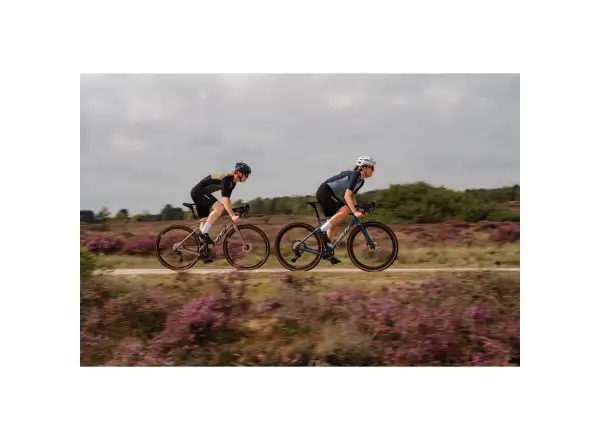 Isaac Torus Xplore GRX825 Di2 2x12 gravel bicykel Blast Bronze