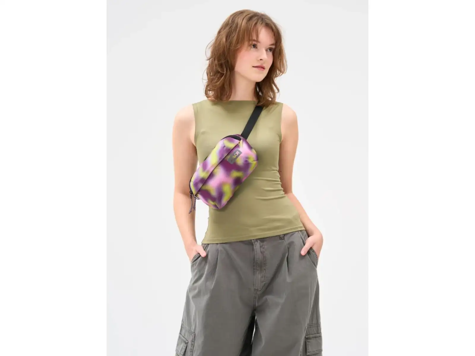 Aevor Hip Bag Ease taška cez rameno/ľadvinka Ripstop Psychedelic Slush