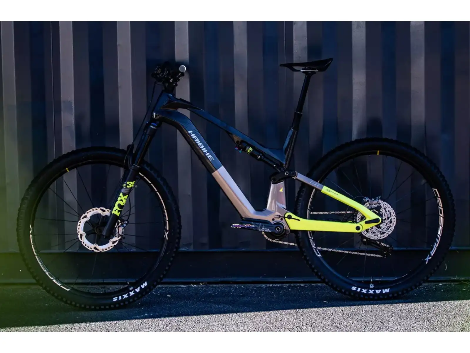 Haibike Lyke CF 11 430 Wh celoodpružený elektrobicykel Carbon/Sand/Lime Gloss