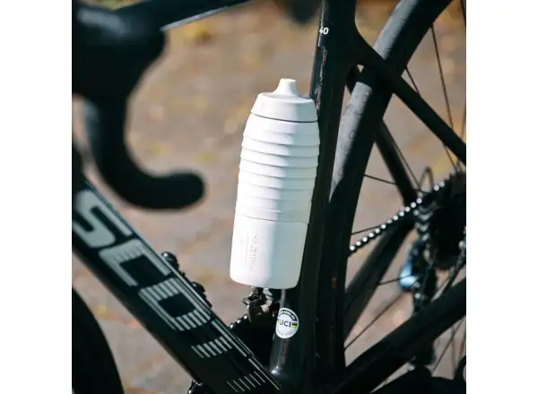 Fidlock Twist Keego fľaša 600 ml + základňa na fľašu biela