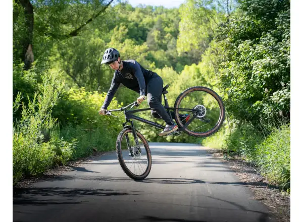 Rock Machine Blizz CRB 90-29 AXS horský bicykel Stealth Black