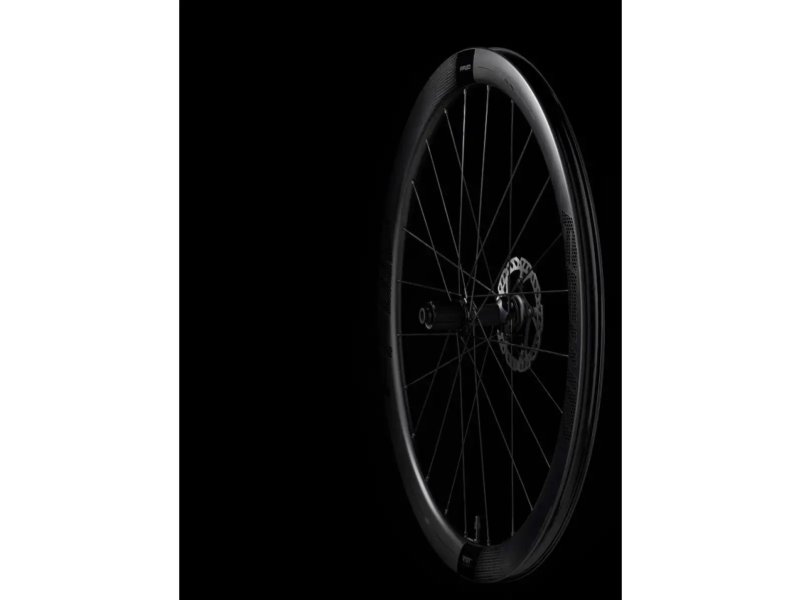 FFWD RYOT44 DT240 2:1 EXP cestné vypletené kolesá plášťové MattBlack orech Shimano HG11