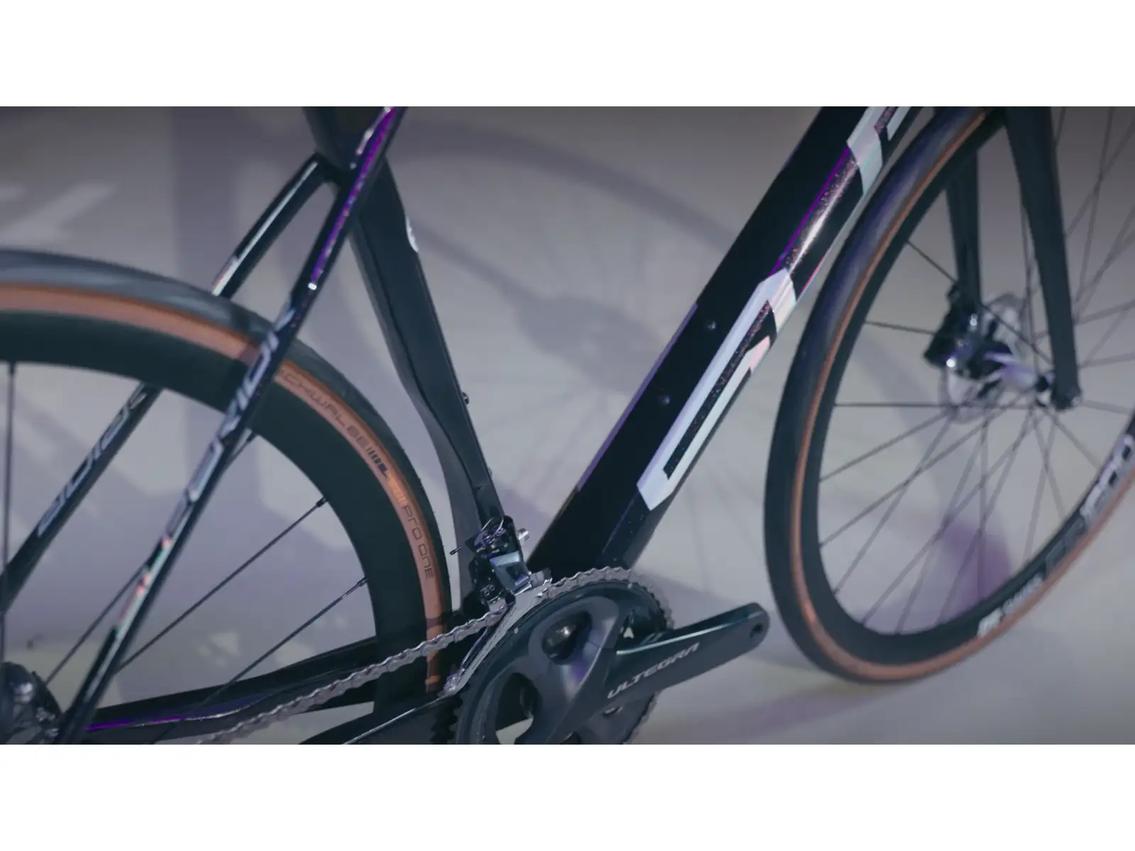 Superior X-Road Team Issue Gloss Black Rainbow/Hologram Chrome cestný/šotolinový bicykel