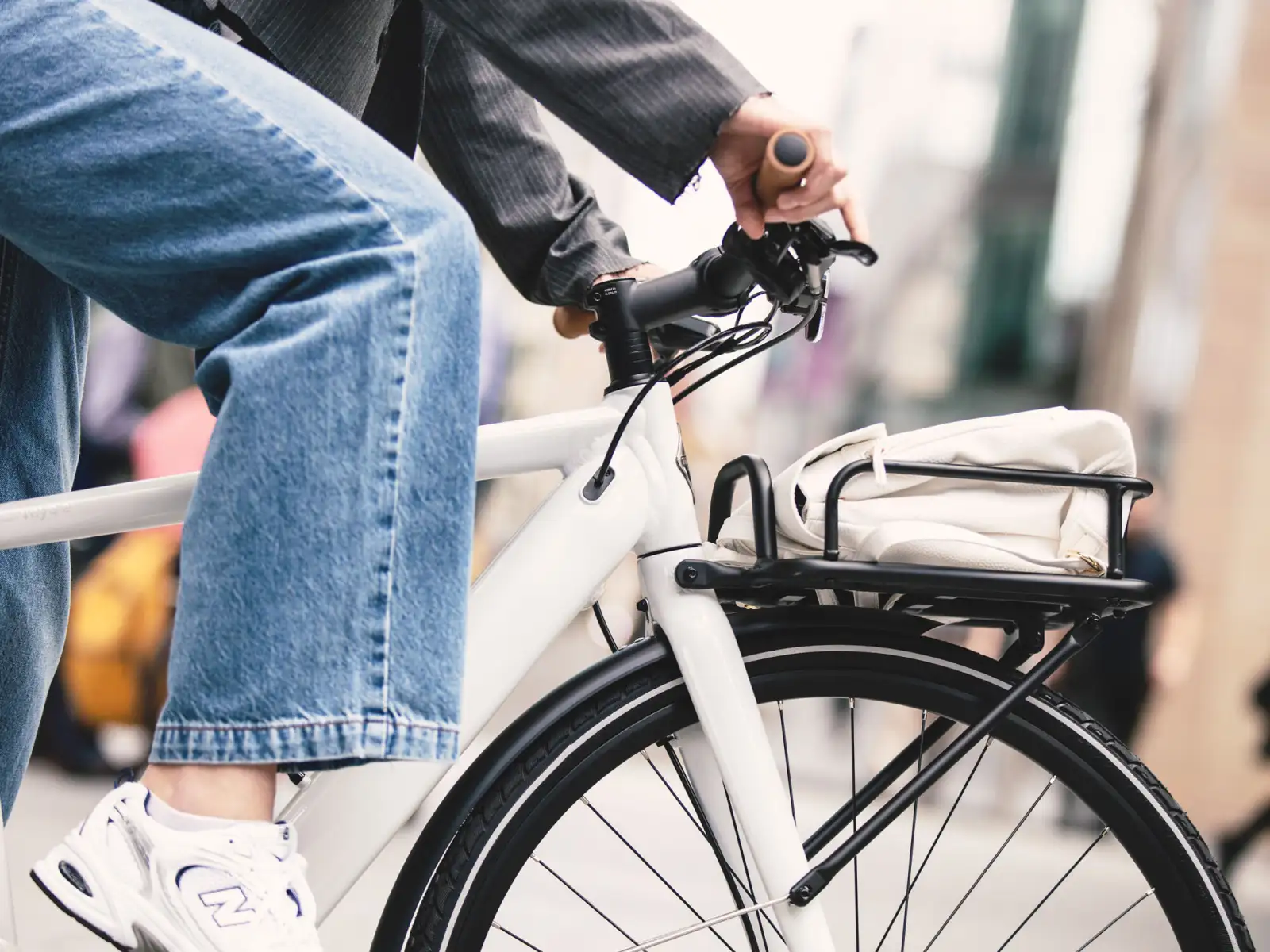 Momentum Voya E+3 mestský elektrobicykel Lunar