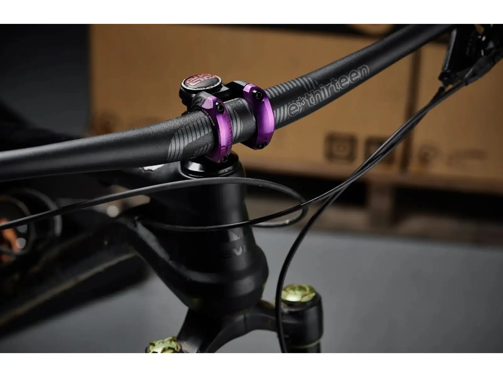 E-13 Plus 35 predstavec 50 mm Black/Eggplant