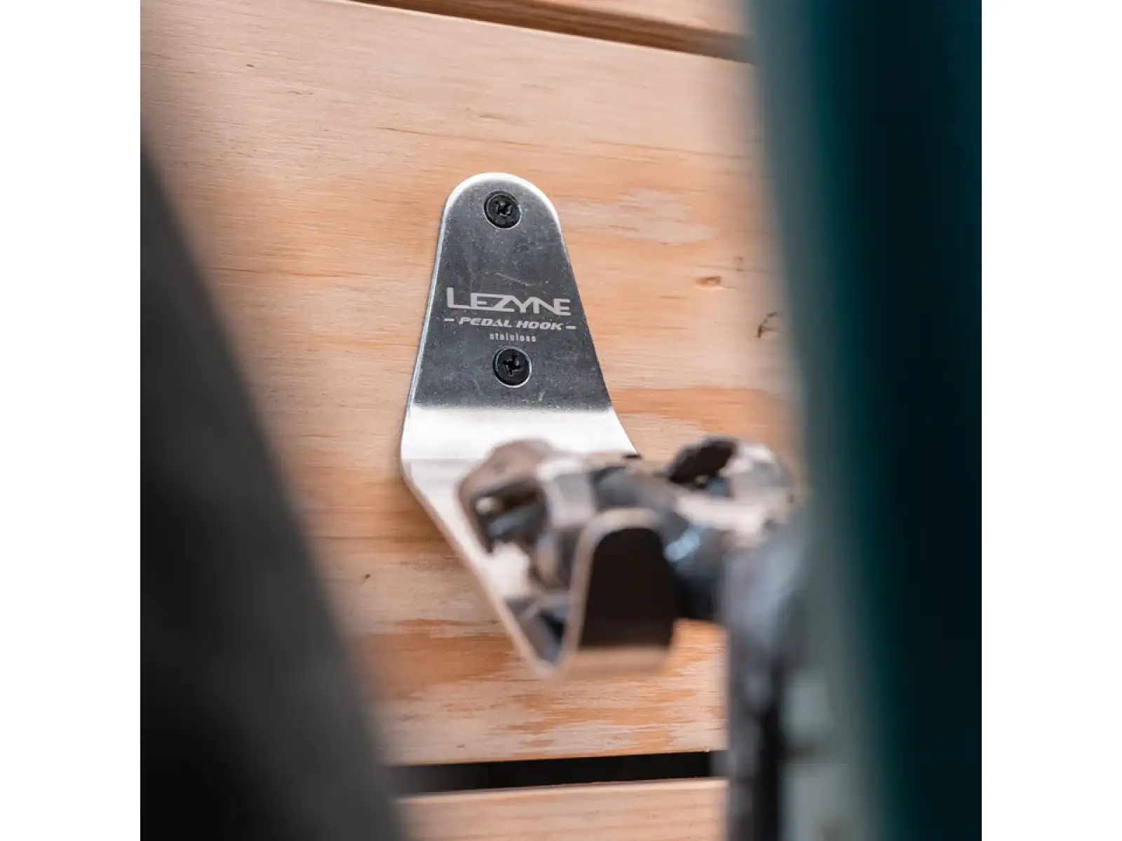 Lezyne Stainless Pedal Hook nástenný držiak na bicykel silver