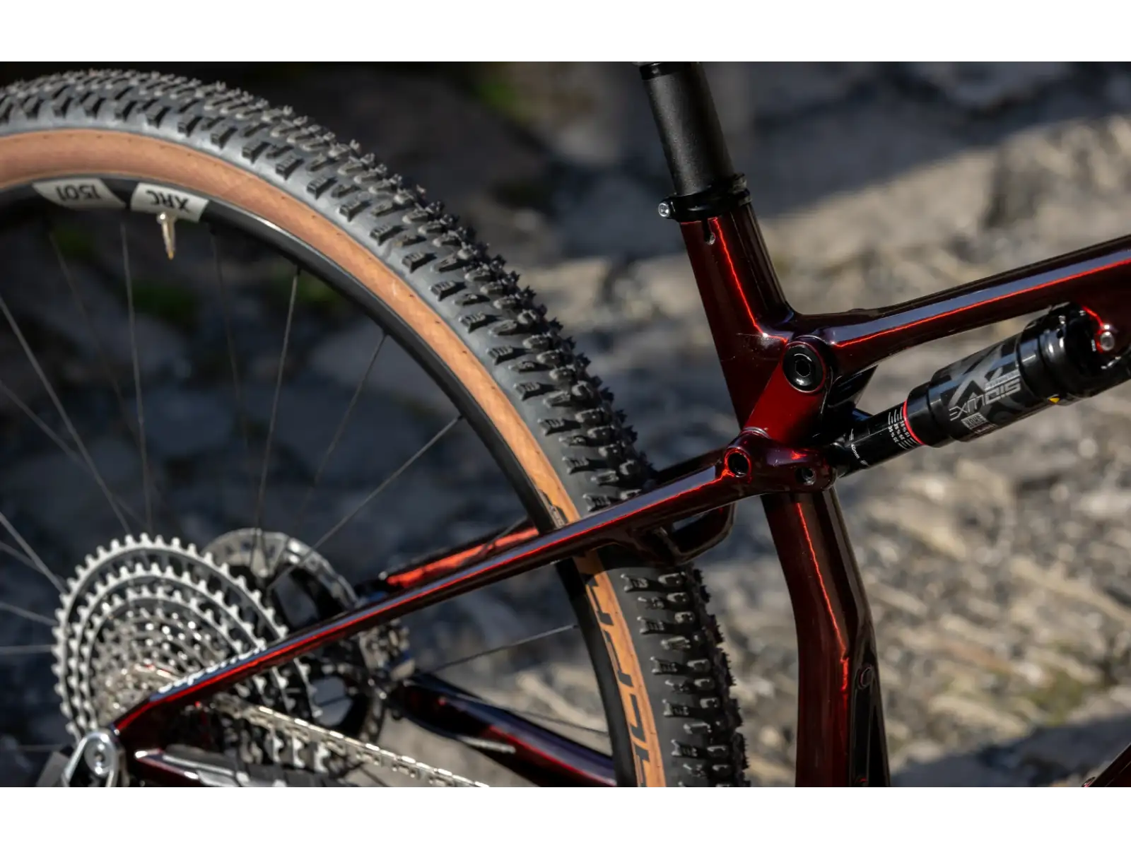 Superior XF 9.9 Team horský bicykel Gloss Red Carbon / Black