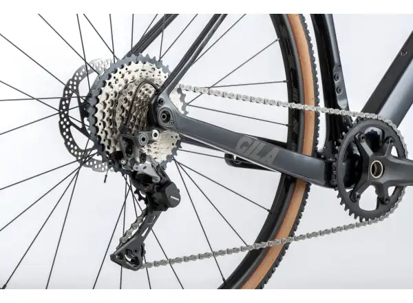 Apache Gila C5 gravel bicykel čierna