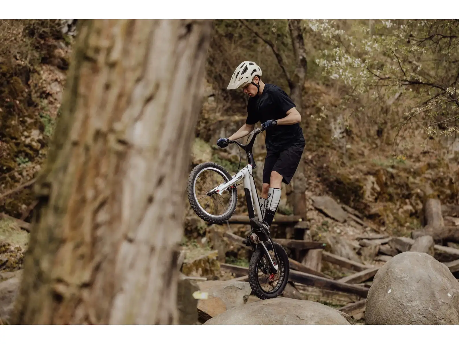 Force Trail MTB prilba krémová